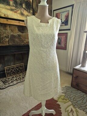 Nine West ivory dress size 6, side pockets, silky lining